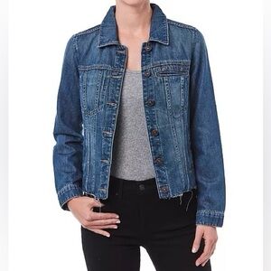 Nicole Miller woman’s Blue Denim Jacket size Medium 
99% Cotton. NWT